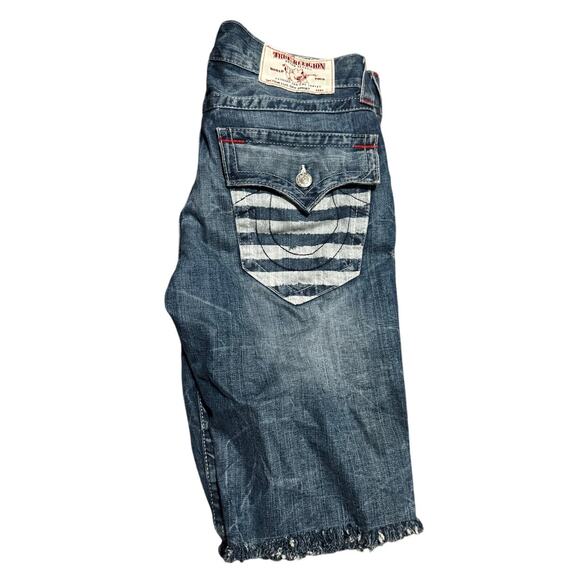 True Religion Straight Cut Cutoff Jorts Size 32 Flag Pocket Distressed - Picture 3 of 6